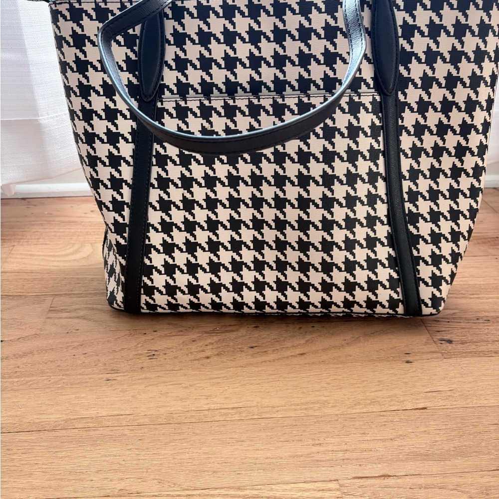 Kate Spade Large Cara Tote in houndstooth print & black wallet - Picture 3 of 10